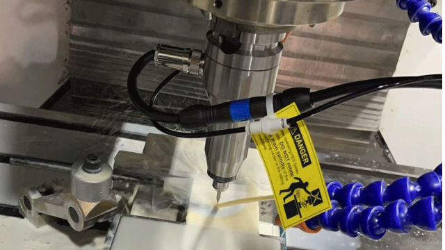 半导体加工0.5mm微孔难题何解？增速刀柄HES510-BT40给您答案！