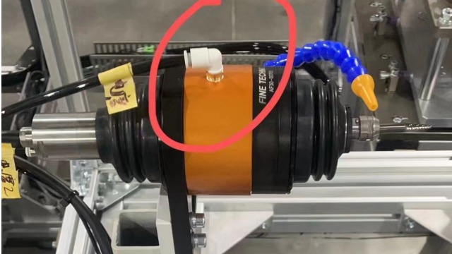 机械臂加装AF-30浮动打磨头可以实现高效去毛刺