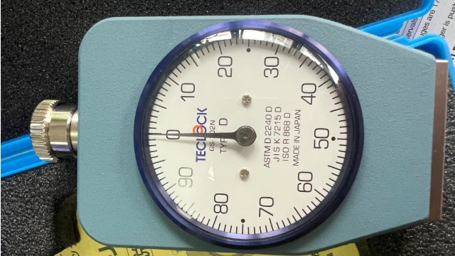 得乐硬度计GS-702N精度测量硬橡胶-百舜精密