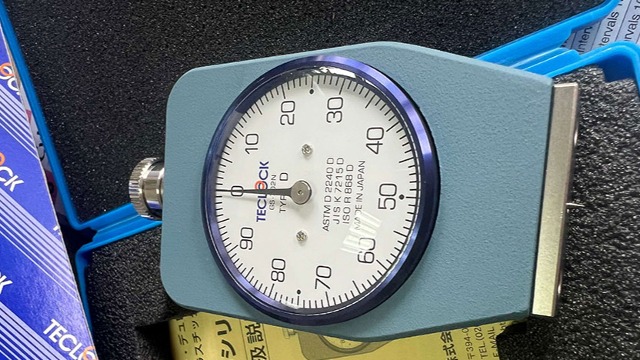得乐硬度计GS-702N精度测量硬橡胶-百舜精密