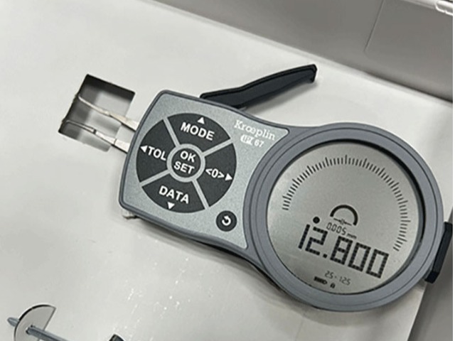 测量内径就选德国数显内卡规
