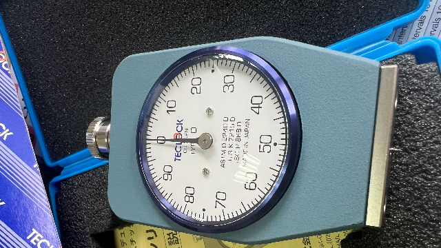 高硬度橡胶块测量硬度就选得乐硬度计
